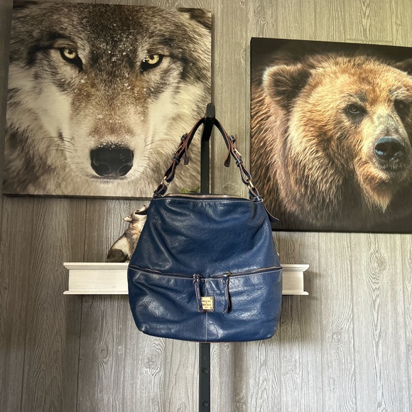 Dooney & Bourke Handbags - EUC Dooney & Bourke Leather Bucket Purse